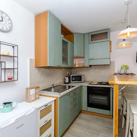 Hello Apartment Split